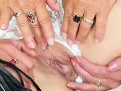 Unshaven grannie licks dazzling mature in lesbian action