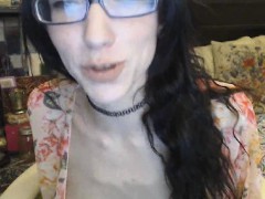 Nerdy Webcam Babe Masturbate her Pussy