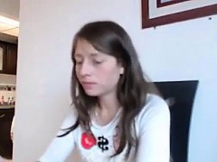 Webcam Girl masturbates and shes mom is in the House to