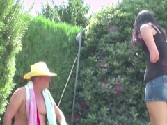 Vater fickt seine Stief-Tochter im Garten fuer Taschengeld