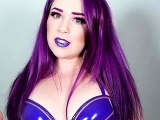 Babe With Big Boobs Masturbates