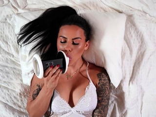 Simone ASMR – Ear Licking Countdown