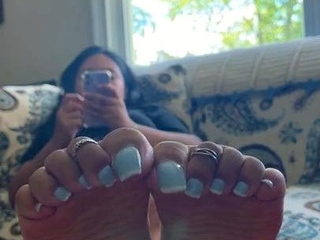 Little Pinay aka little_pinay OnlyFans – Gonna chill here