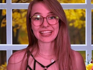 Soph Stardust – Boobs Scratching