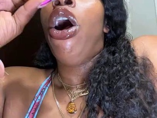 Biiggjuiccyfruit aka biiggjuiccyfruit OnlyFans – My first