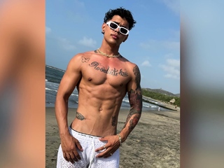 Hot muscle latino boy Chris Heria photo compilation