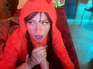 Cute amateur webcam teen girl toying pussy on webcam