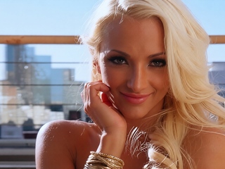 Blonde teens reveals their sweet pussies