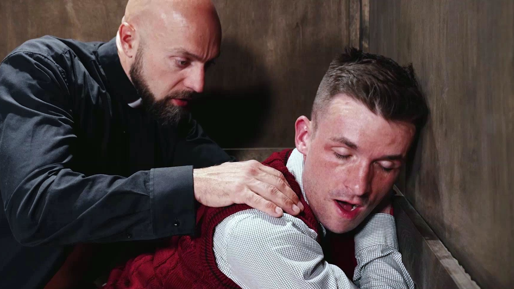 Bareback Worship: Muscular Top Dominates in Church