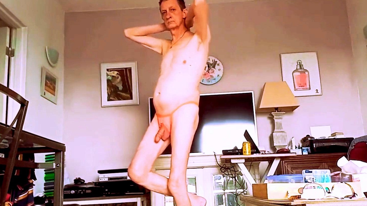 Elderly Grandpa Shows Off in Solo Amateur Video