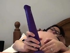 Amateur pregnant babe tit clamps and hitachi orgasm