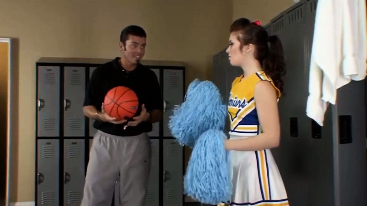 Amateur teen cheerleader fucked by coach