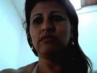 A hot Sumitra womany from Mumbai on webcam.