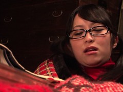 Nerdy Asian teen rubs her cunt under the blanket