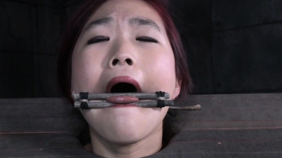 Stocked asian submissive handles sexmachine