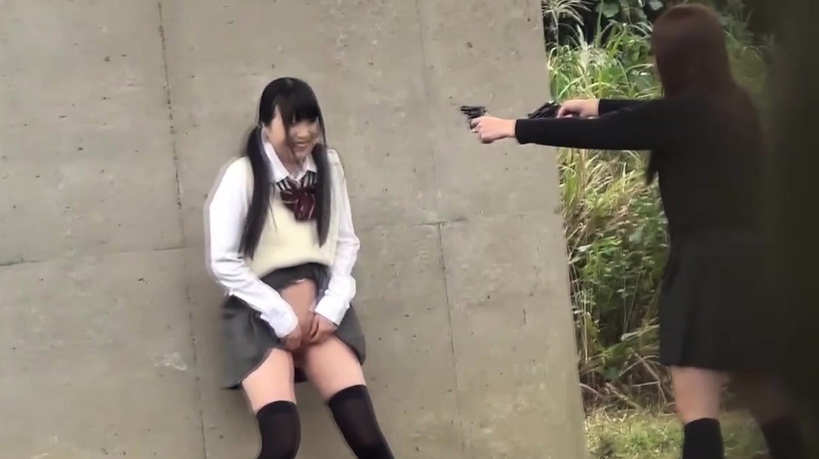 Japanese schoolgirls pee