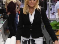 Blonde milf smashed by pawn man to earn a chunk of money