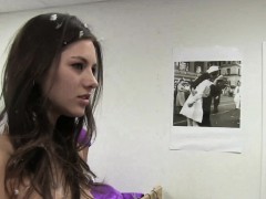 Teen girls go bisexual to fit in