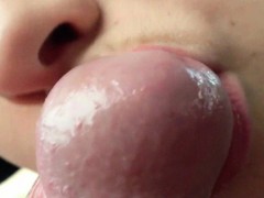 She knows how to blow cock - closeup