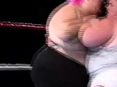 Lesbian sumo wrestlers strip during fight