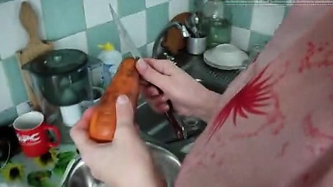 Housewife gets sexy together with her veggies