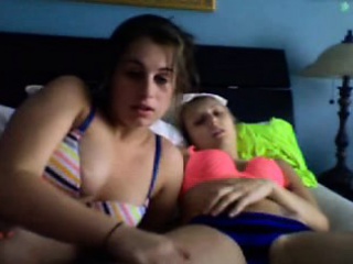 Teen Lesbian Webcam Mona Live On 720Camscom