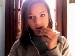 Omgele girl will take garments to get a stranger off