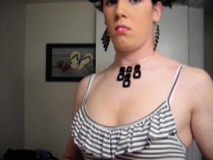 Teen crossdresser toying