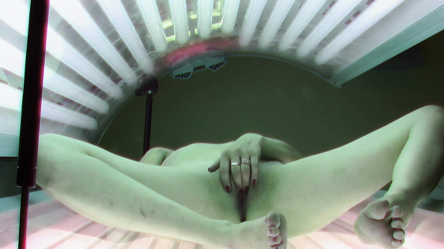 Slow Pussy Masturbation in Public Solarium