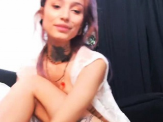 Live-Sexchat With Sexy Tattoed Cam Model