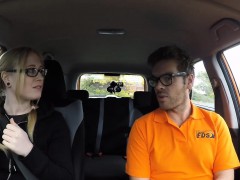 Giggly marketing student Satin Spank banged in the car