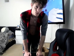 Amateur french twinks jerk off in unison