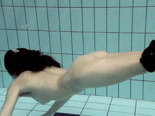 Loris Blackhaired Teen Swirling In The Pool