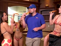 Pizza delivery guy bangs a hot whore