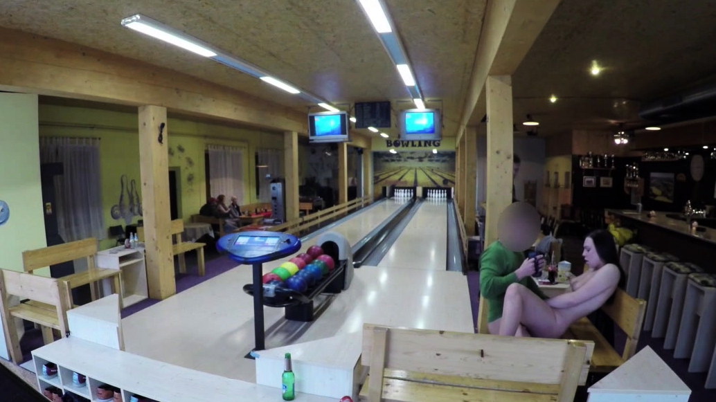 HUNT4K. Sex in a bowling place - I've got strike!