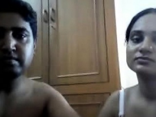 Indian babe shows off her body on webcam · Amateur