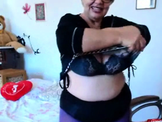 Granny playing with  big boobs on webcam! Amateur!