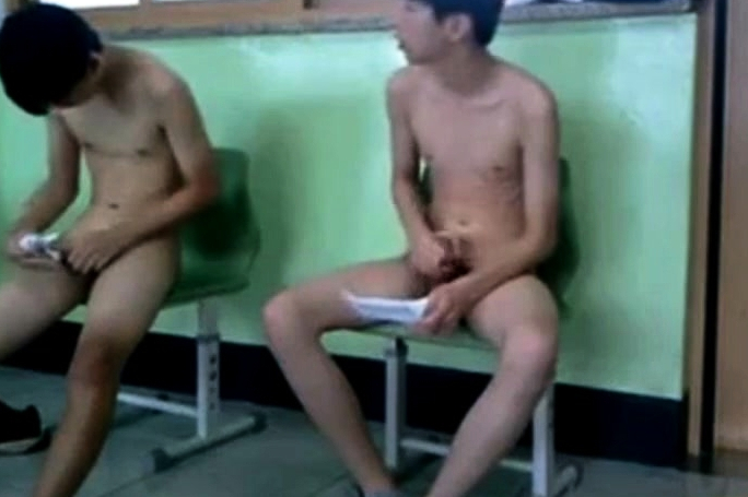 Korean Twinks Wank In Class