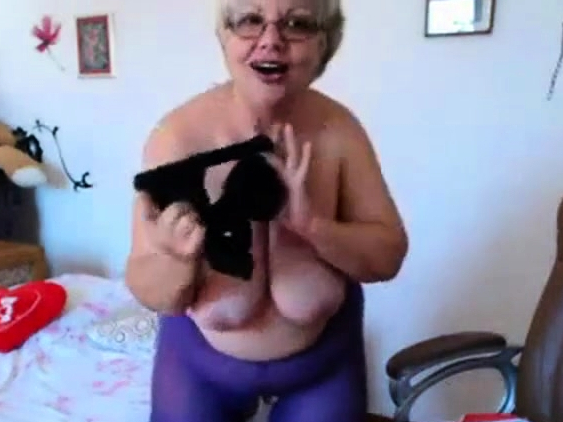 Granny playing with  big boobs on webcam! Amateur!