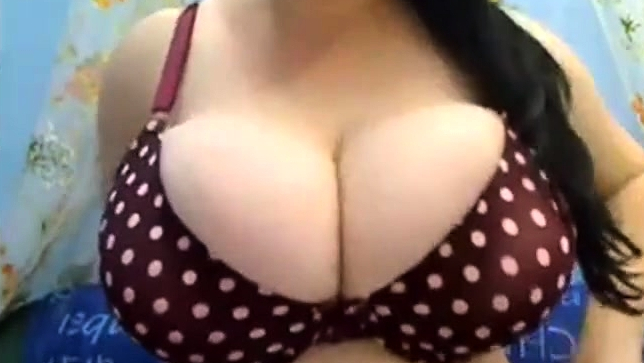 huge tits webcam xxxht 1