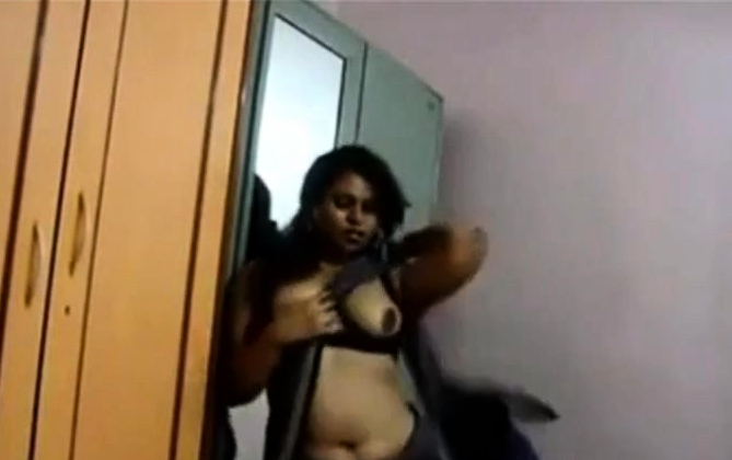 Indian girly shows her tits every chance she gets