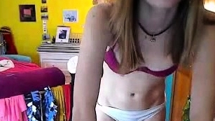 Budding Smooth Amateur Teen On Her Webcam