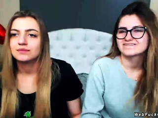 Amateur Lesbians Tying On Webcam...