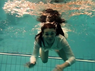 Underwater Hot Babe Petra Swims Naked Underwater Hot Babe Petra Swims Naked