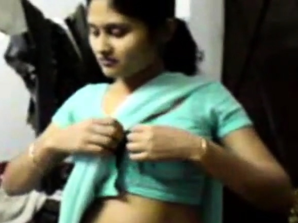 Indian Girl in Saree seducing