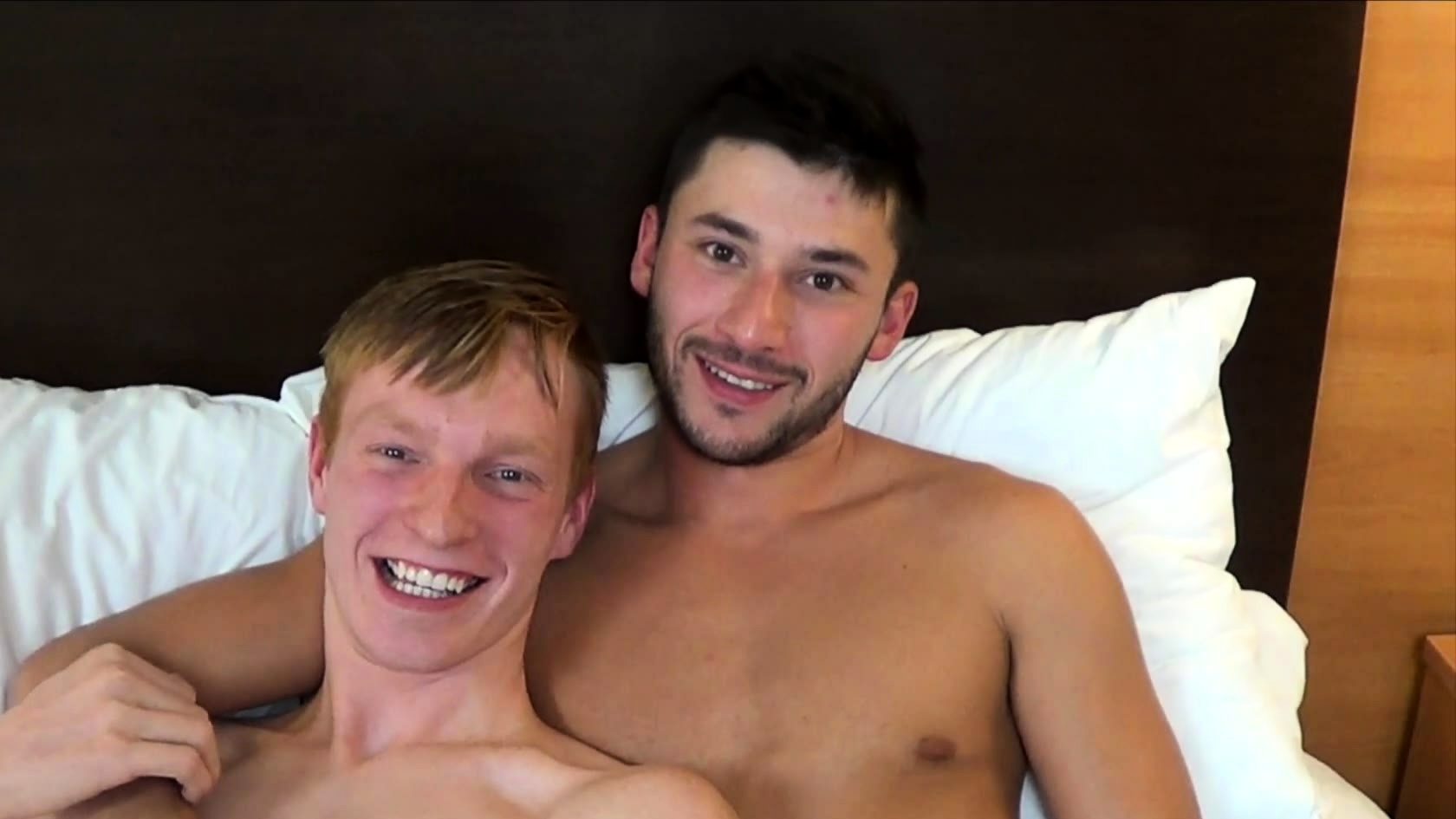 Amateur horny twinks suck one another's big dicks