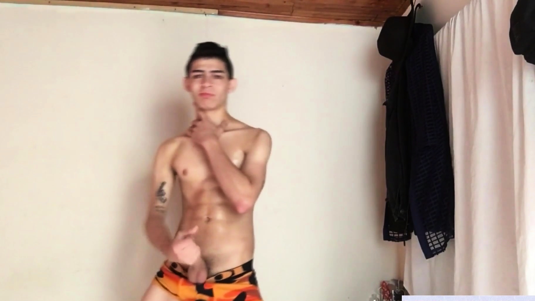 Sixpack latino twink jizzing twice in solo