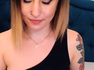 Tattooed Babe Fucks Her Pussy