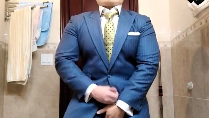 Str8 daddy jerking off in suit