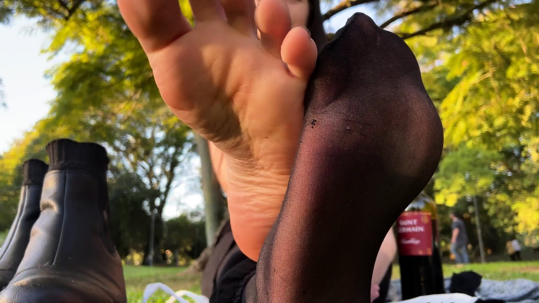 Black Amateur Explore Hot Foot Fetish